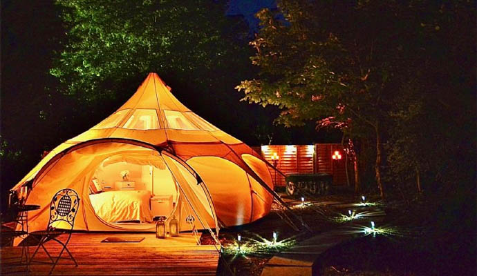 Enjoy the cosy night time atmosphere under the stars