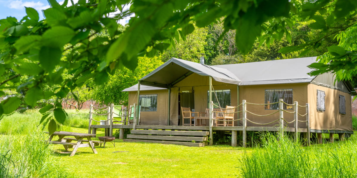 10 Ways Glamping in the UK Benefits Health and Wellbeing 
